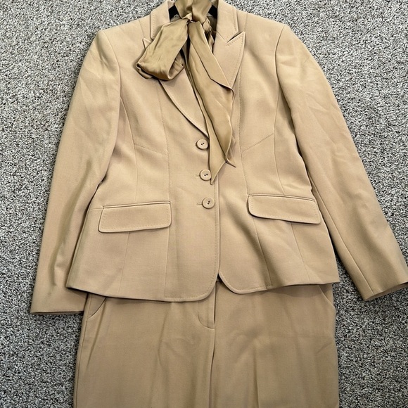Ann Klein tan camel pantsuit size 10p career  work - Picture 12 of 13
